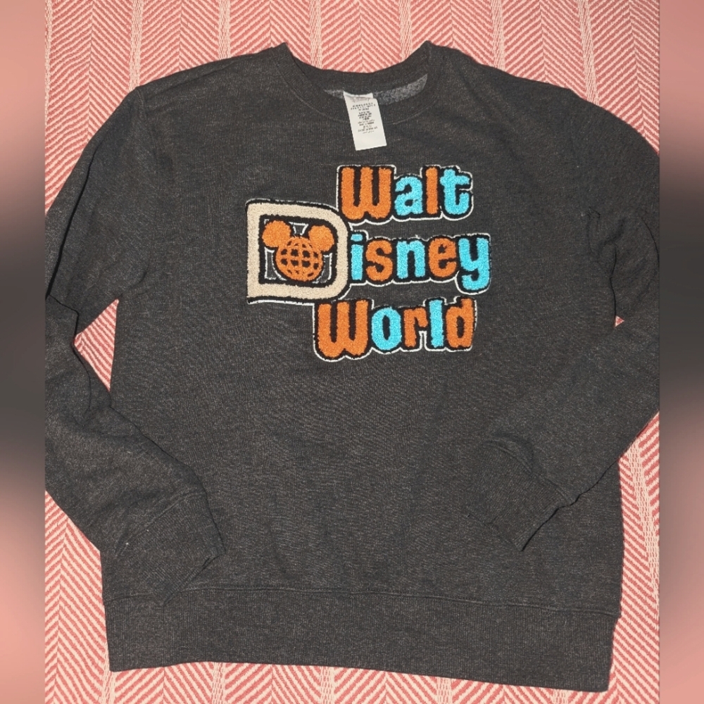 Disney Women's L Walt Disney World Sweatshirt with applique letters